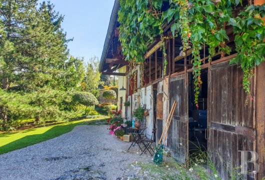 character properties France burgundy   - 15
