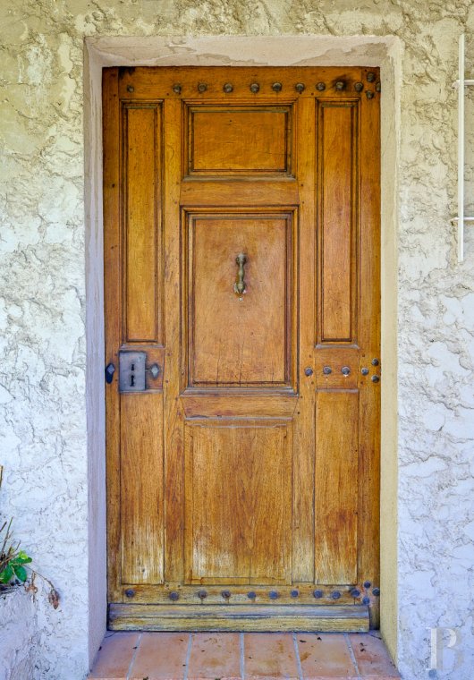 character properties France provence cote dazur   - 5