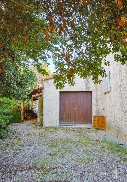 character properties France provence cote dazur   - 10