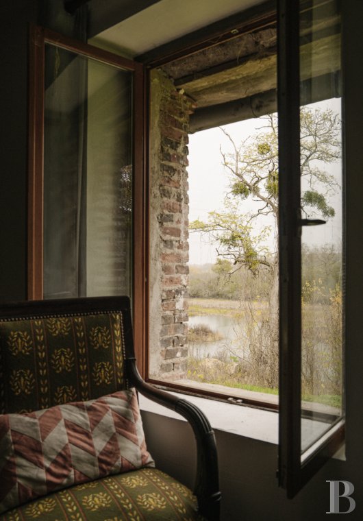 character properties France burgundy   - 6