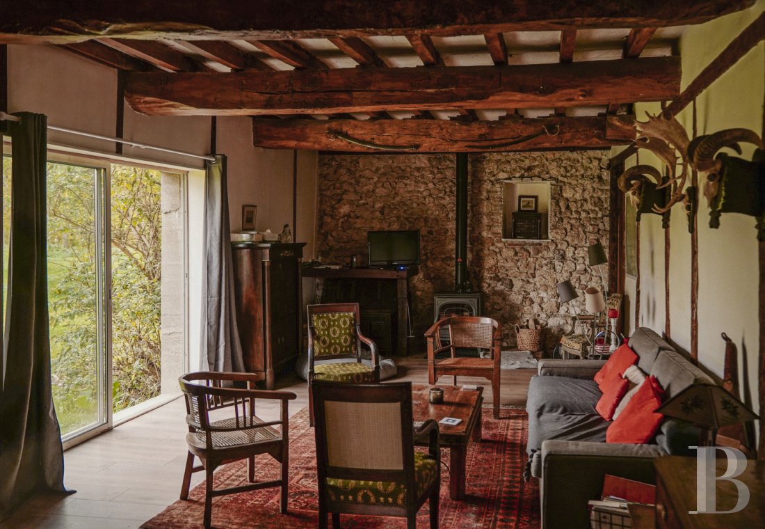 character properties France burgundy   - 5