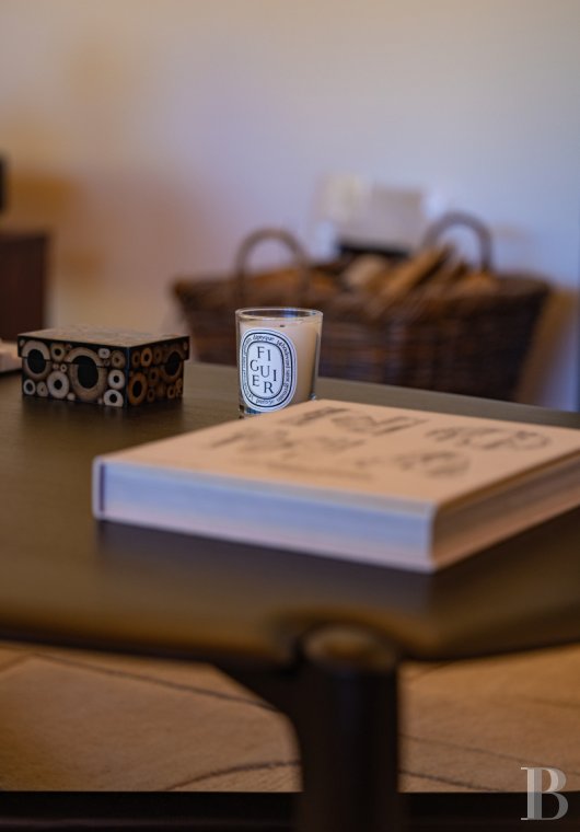 En Suisse, dans le canton du Valais, un vaste chalet à proximité du domaine des 4 Vallées - photo  n°5