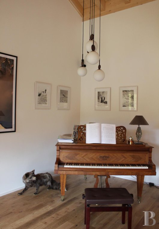 En Suisse, dans le canton du Valais, un vaste chalet à proximité du domaine des 4 Vallées - photo  n°6