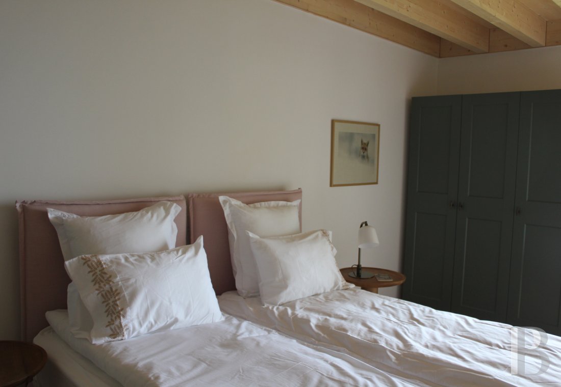 En Suisse, dans le canton du Valais, un vaste chalet à proximité du domaine des 4 Vallées - photo  n°15