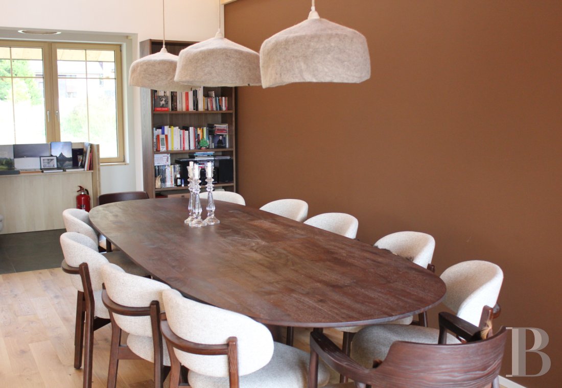 En Suisse, dans le canton du Valais, un vaste chalet à proximité du domaine des 4 Vallées - photo  n°8