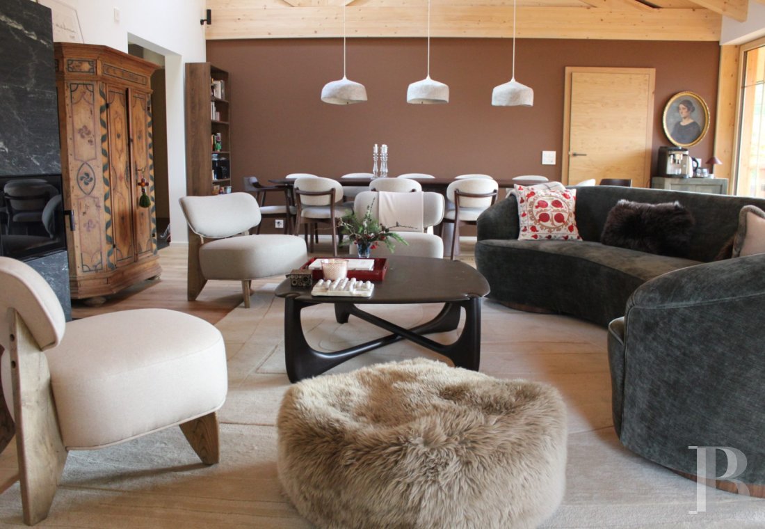 En Suisse, dans le canton du Valais, un vaste chalet à proximité du domaine des 4 Vallées - photo  n°7