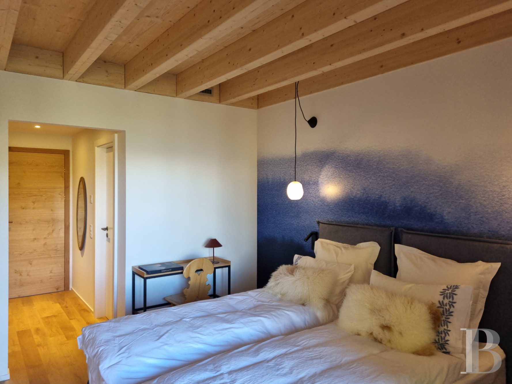 En Suisse, dans le canton du Valais, un vaste chalet à proximité du domaine des 4 Vallées - photo  n°14