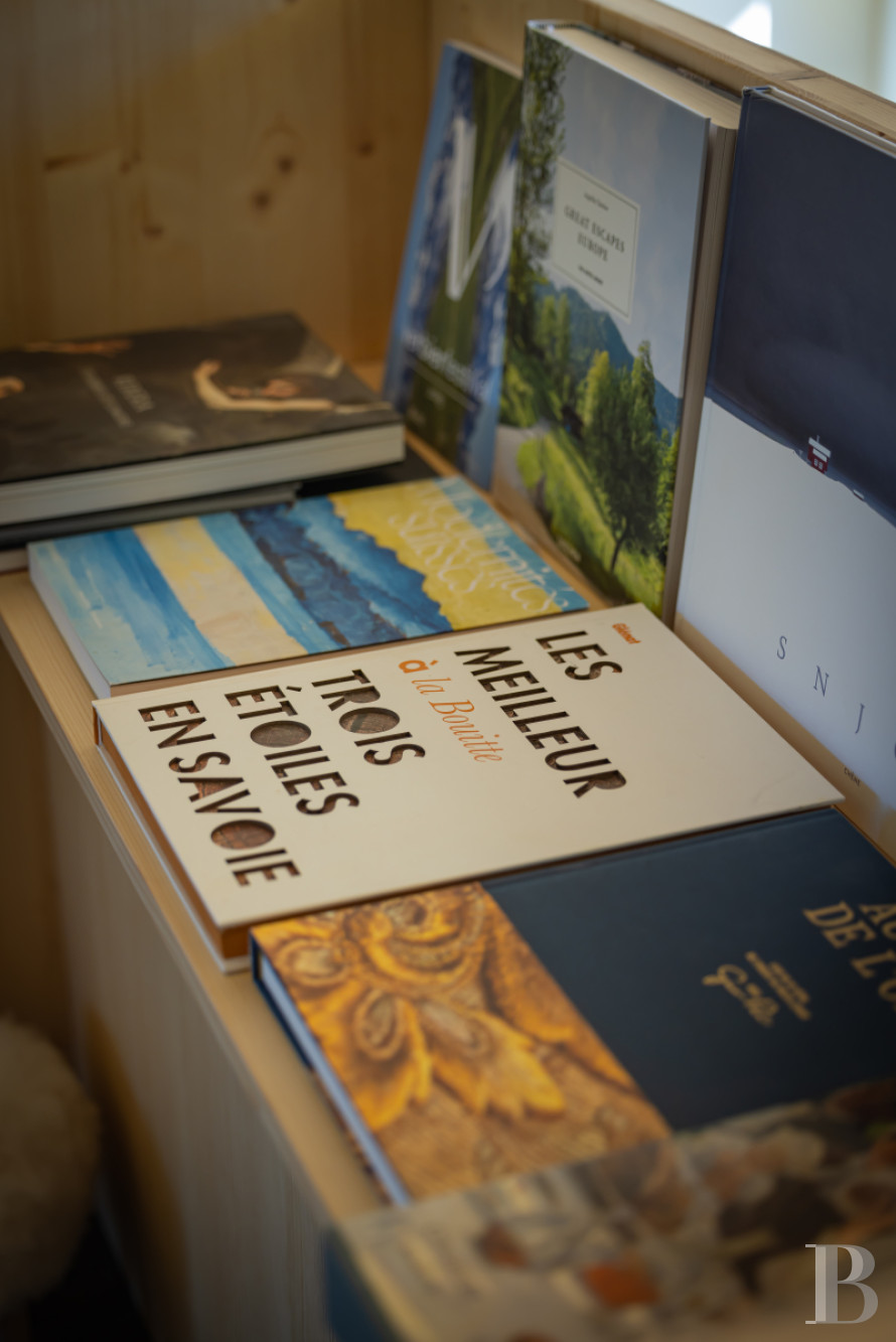 En Suisse, dans le canton du Valais, un vaste chalet à proximité du domaine des 4 Vallées - photo  n°16