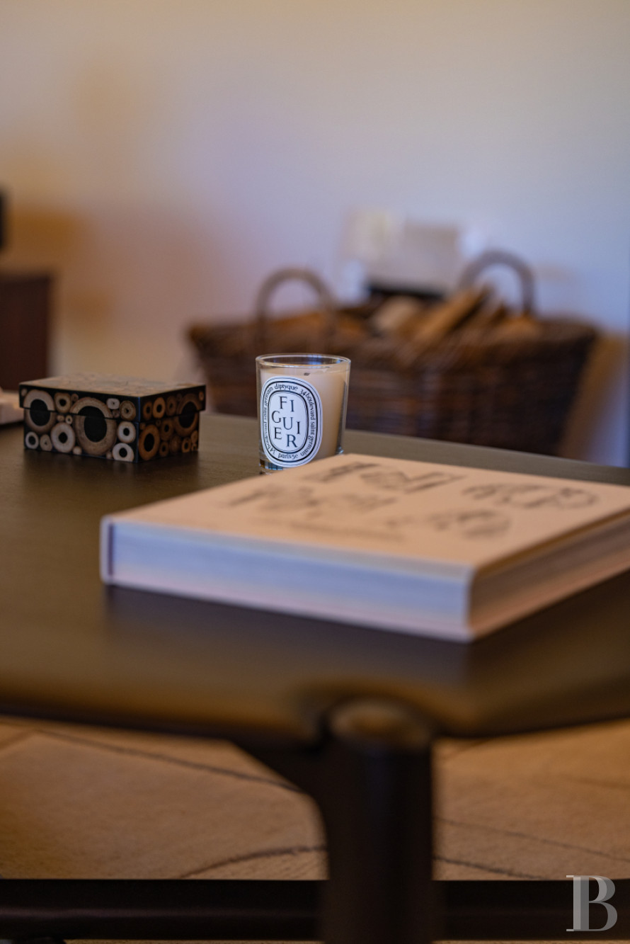 En Suisse, dans le canton du Valais, un vaste chalet à proximité du domaine des 4 Vallées - photo  n°5