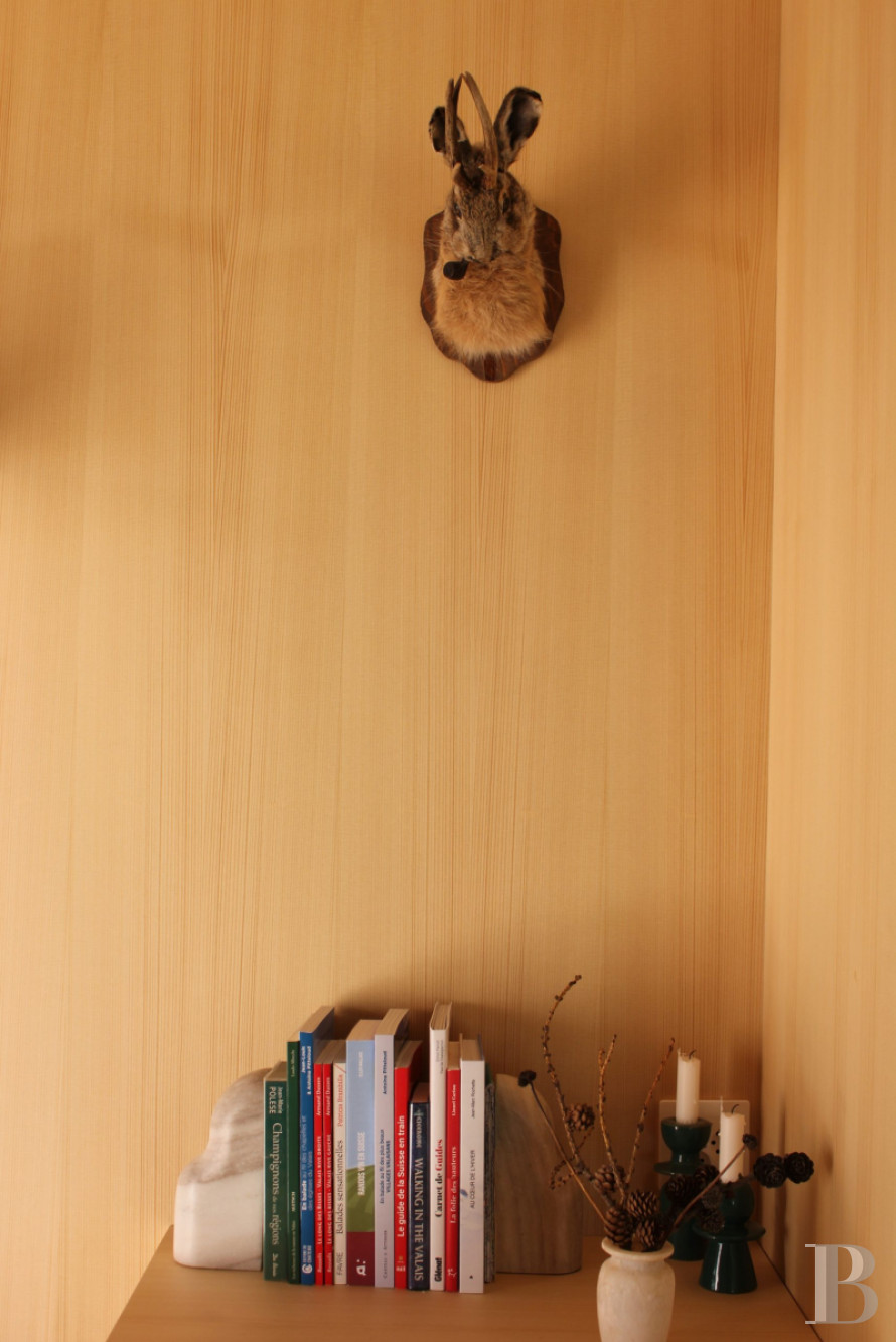 En Suisse, dans le canton du Valais, un vaste chalet à proximité du domaine des 4 Vallées - photo  n°12