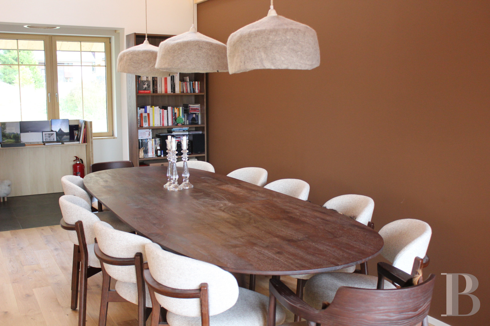 En Suisse, dans le canton du Valais, un vaste chalet à proximité du domaine des 4 Vallées - photo  n°8