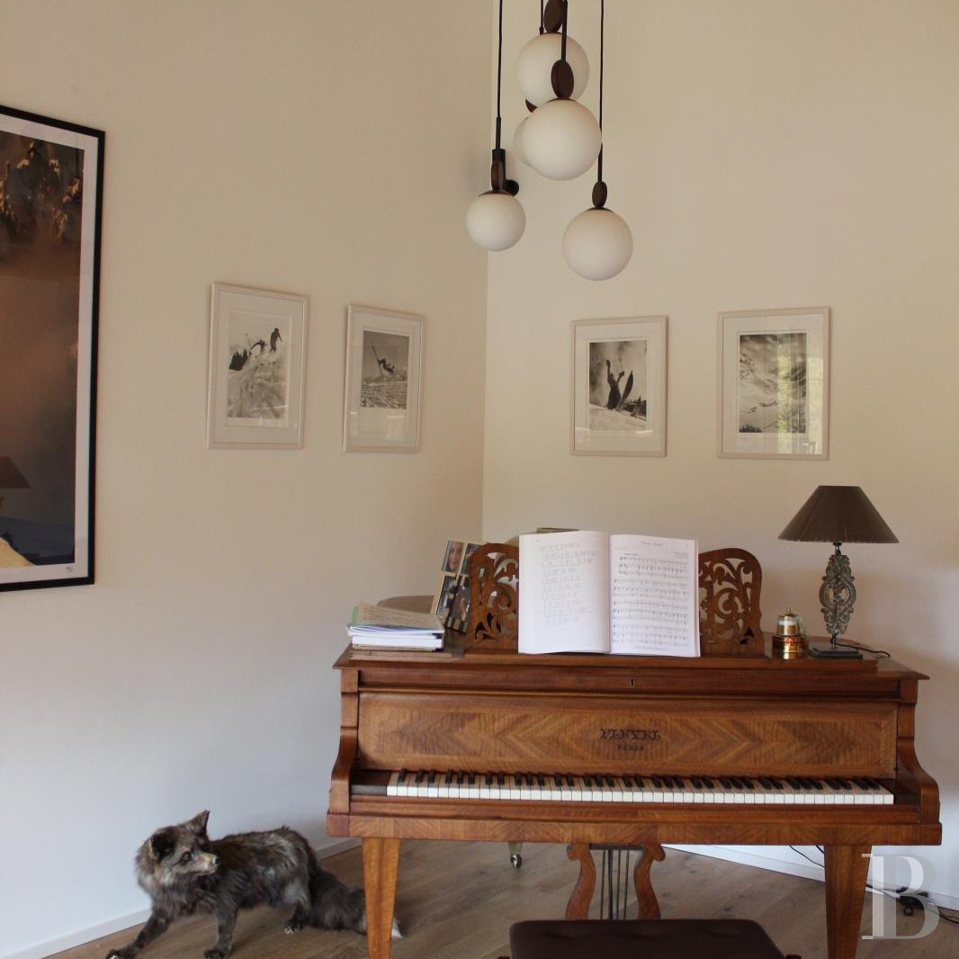 En Suisse, dans le canton du Valais, un vaste chalet à proximité du domaine des 4 Vallées - photo  n°6