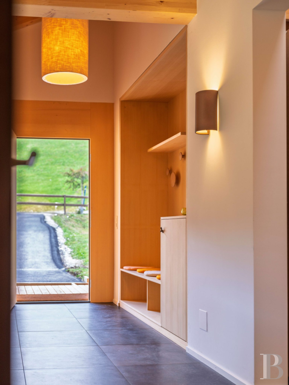 En Suisse, dans le canton du Valais, un vaste chalet à proximité du domaine des 4 Vallées - photo  n°21