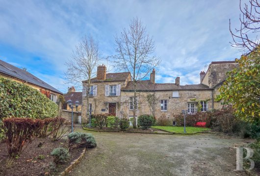 lower-normandy - A 16th-century dwelling and a tree-filled garden,  in Alençon’s historic downtown area