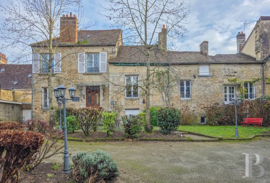 lower-normandy - A 16th-century dwelling with a flower garden,  in the middle of Alençon and the greater Normandy region