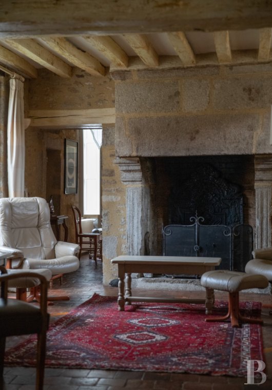 Character houses for sale - lower-normandy - Dans le centre historique d'Alençon, au calme,  une demeure du 16e s., sa cour et son jardin arboré