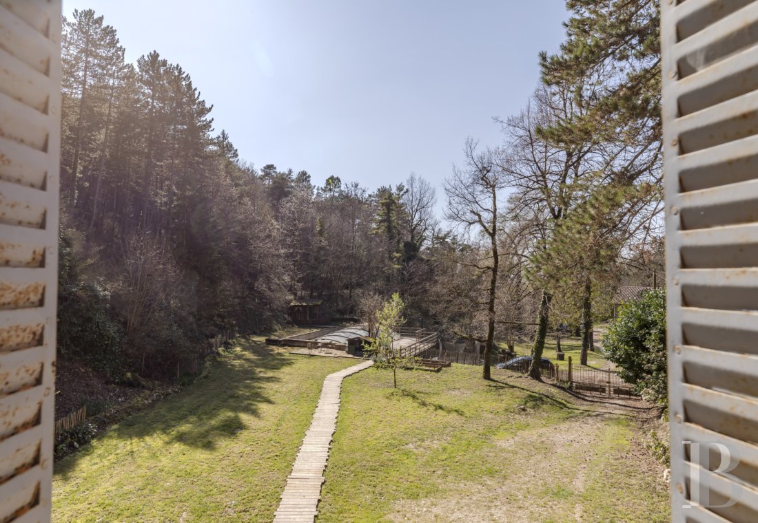 character properties France rhones alps   - 24