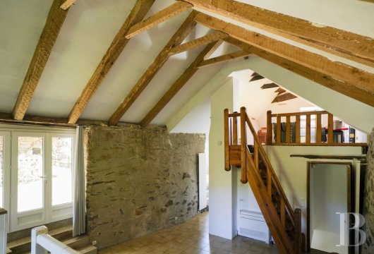 character properties France languedoc roussillon   - 9