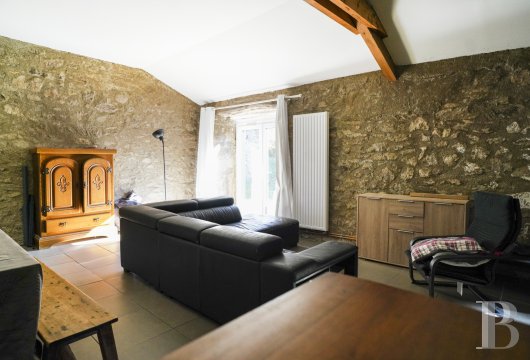 character properties France languedoc roussillon   - 8