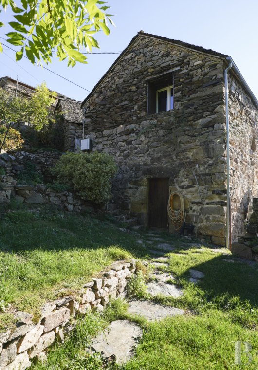 character properties France languedoc roussillon   - 7