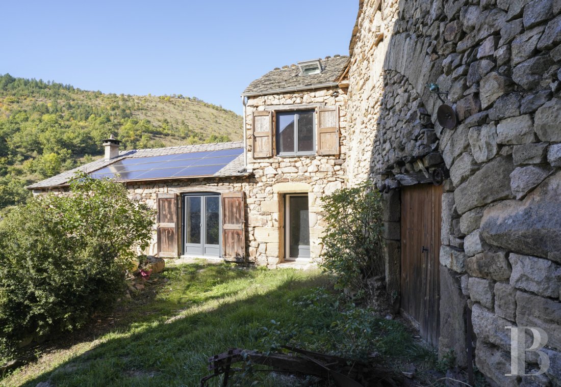 character properties France languedoc roussillon   - 2