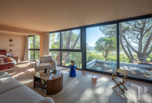 character properties France aquitaine   - 12