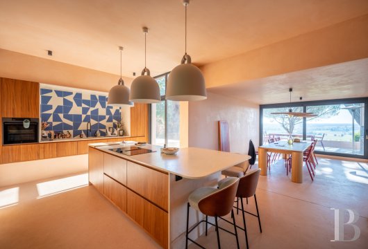 character properties France aquitaine   - 10