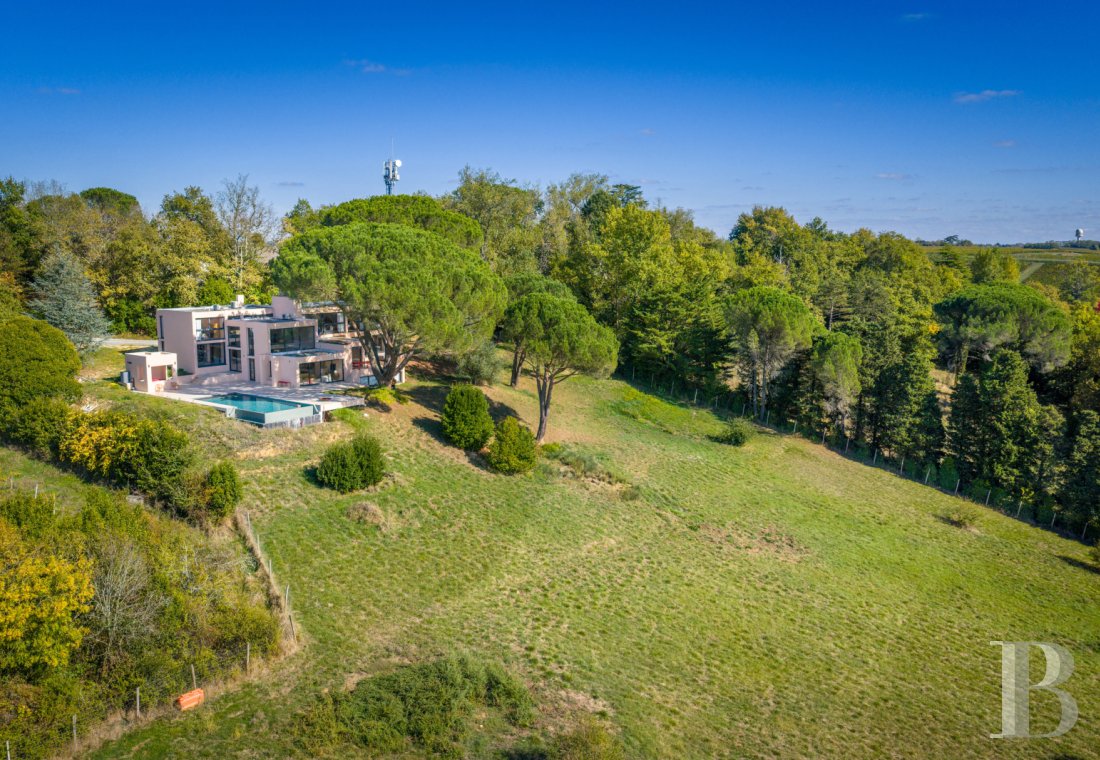 character properties France aquitaine   - 2