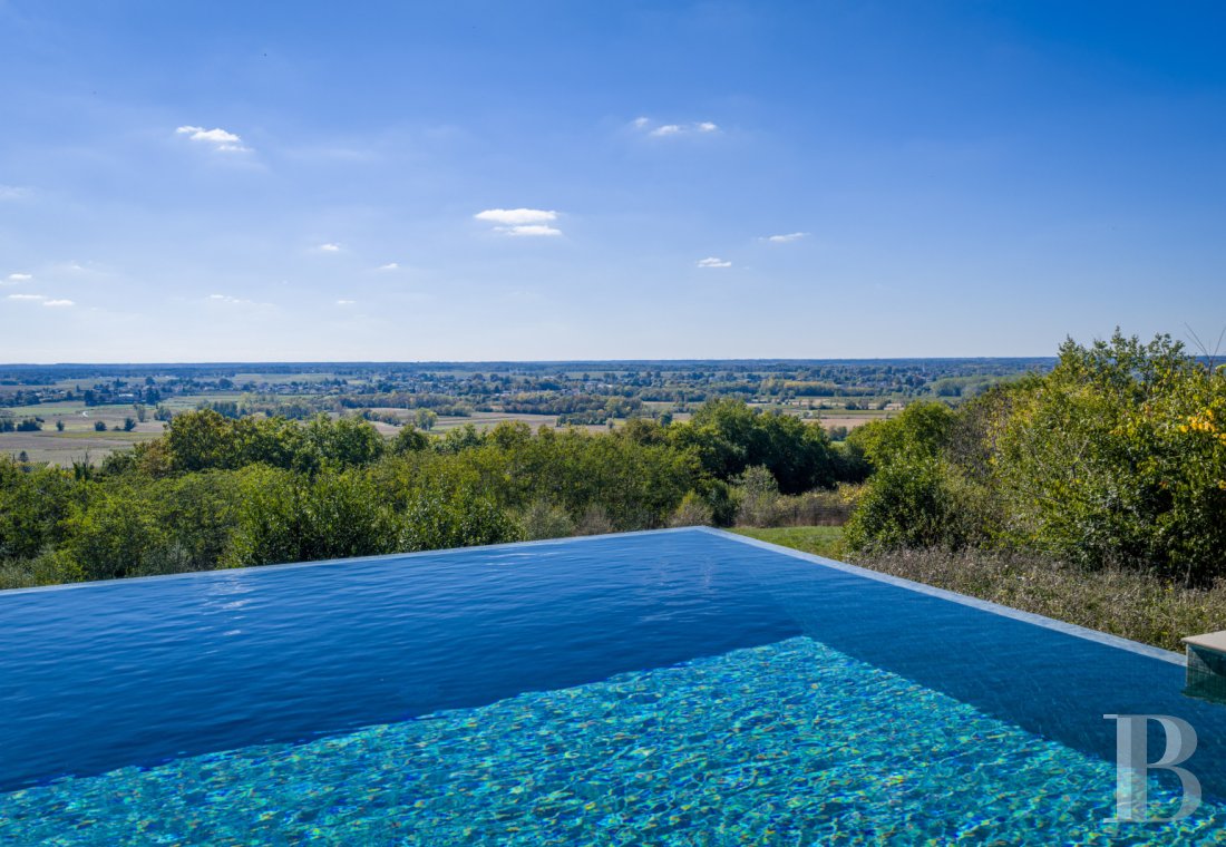 character properties France aquitaine   - 15