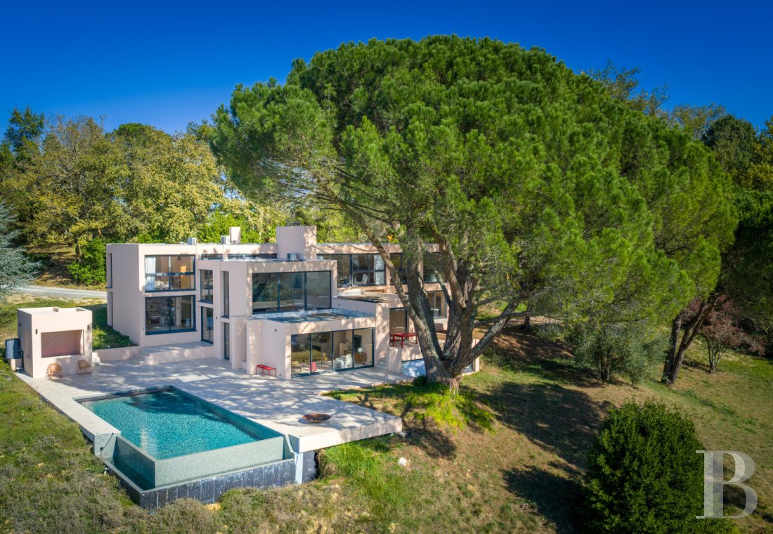 character properties France aquitaine   - 1