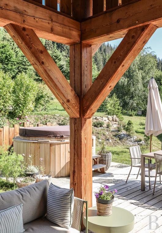 A spacious, recently built chalet with a traditional look in the hills above Megève in Haute-Savoie - photo  n°46