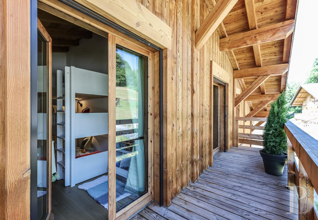A spacious, recently built chalet with a traditional look in the hills above Megève in Haute-Savoie - photo  n°30
