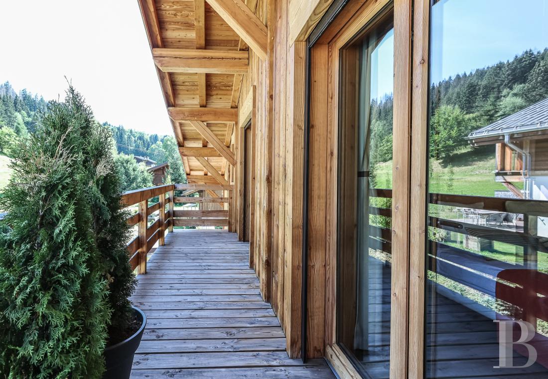 A spacious, recently built chalet with a traditional look in the hills above Megève in Haute-Savoie - photo  n°17