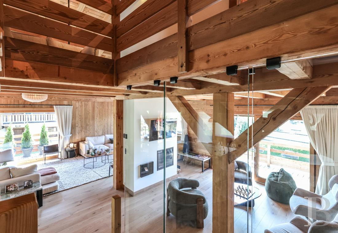 A spacious, recently built chalet with a traditional look in the hills above Megève in Haute-Savoie - photo  n°33