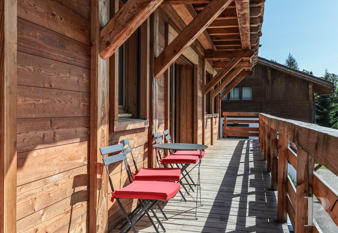 A spacious, recently built chalet with a traditional look in the hills above Megève in Haute-Savoie - photo  n°26