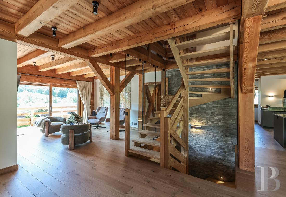 A spacious, recently built chalet with a traditional look in the hills above Megève in Haute-Savoie - photo  n°8