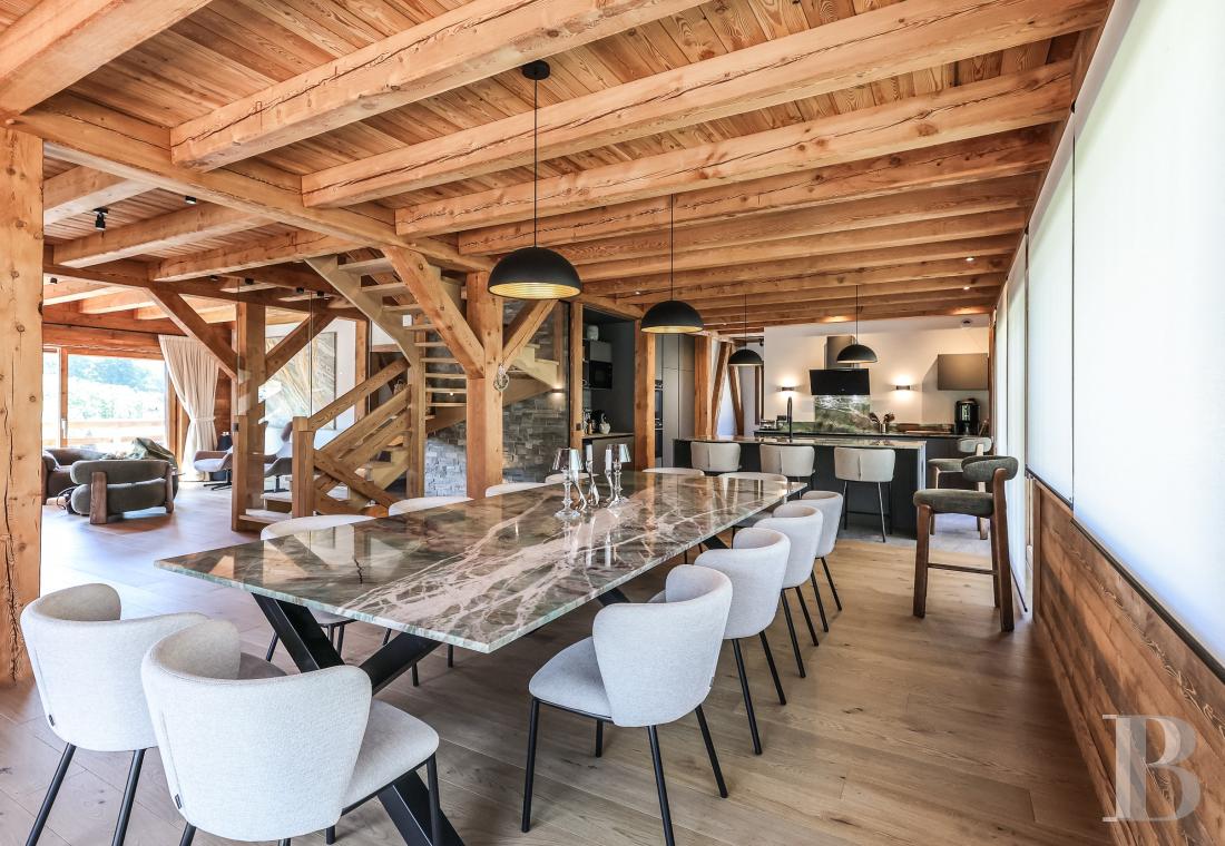 A spacious, recently built chalet with a traditional look in the hills above Megève in Haute-Savoie - photo  n°12