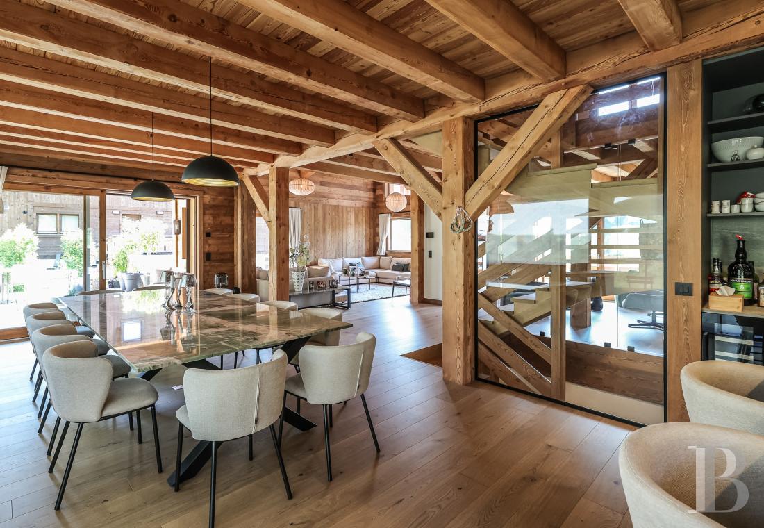 A spacious, recently built chalet with a traditional look in the hills above Megève in Haute-Savoie - photo  n°10