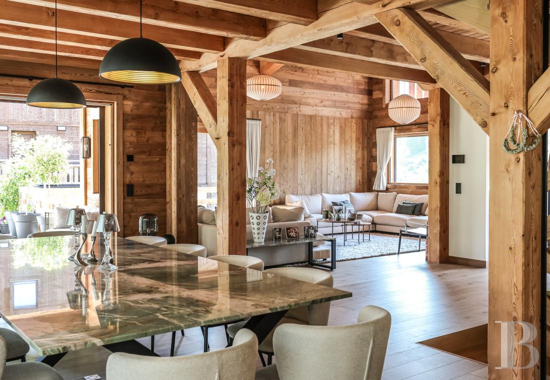 A spacious, recently built chalet with a traditional look in the hills above Megève in Haute-Savoie - photo  n°9