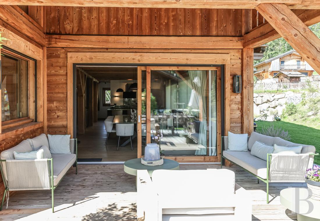 A spacious, recently built chalet with a traditional look in the hills above Megève in Haute-Savoie - photo  n°43