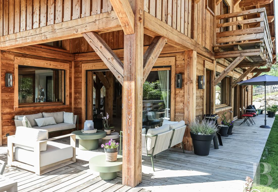 A spacious, recently built chalet with a traditional look in the hills above Megève in Haute-Savoie - photo  n°42