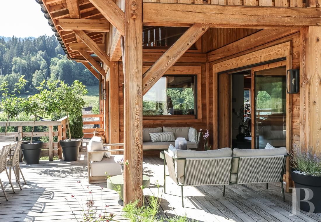 A spacious, recently built chalet with a traditional look in the hills above Megève in Haute-Savoie - photo  n°41