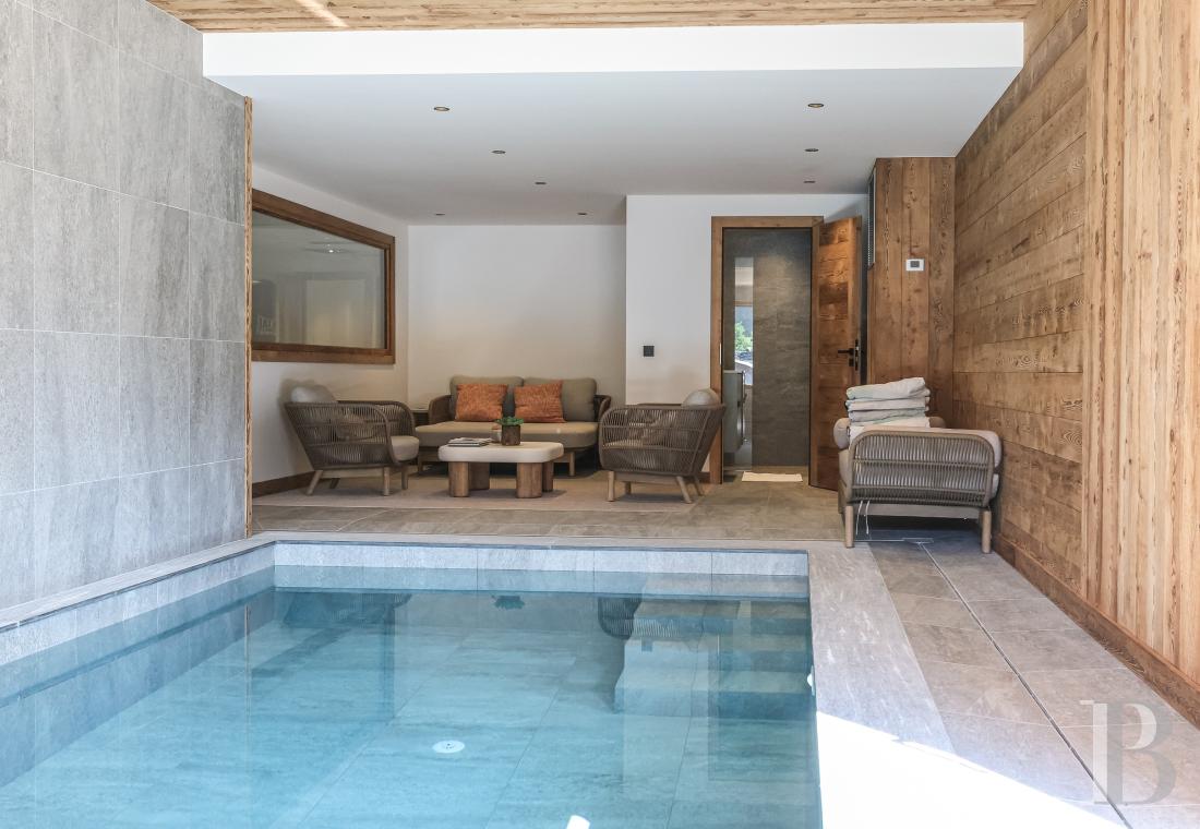 A spacious, recently built chalet with a traditional look in the hills above Megève in Haute-Savoie - photo  n°39