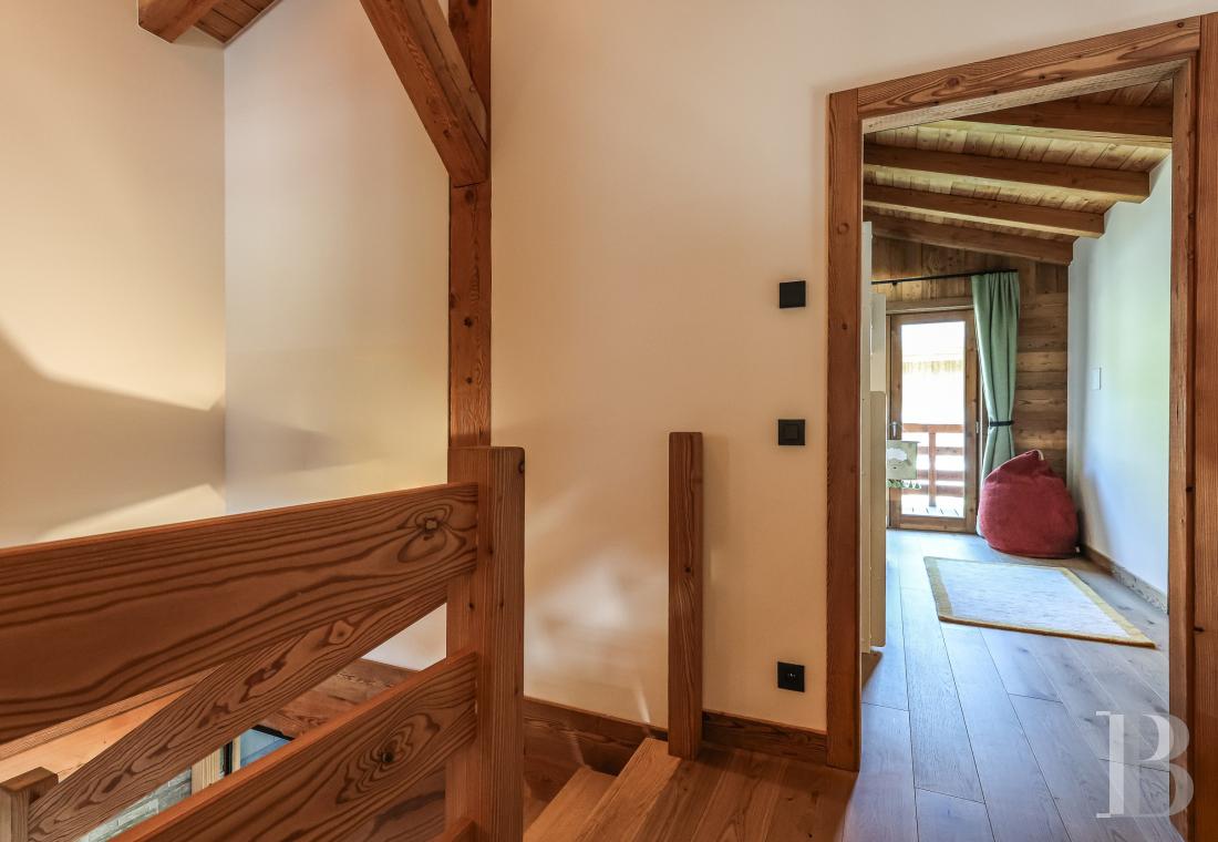 A spacious, recently built chalet with a traditional look in the hills above Megève in Haute-Savoie - photo  n°24