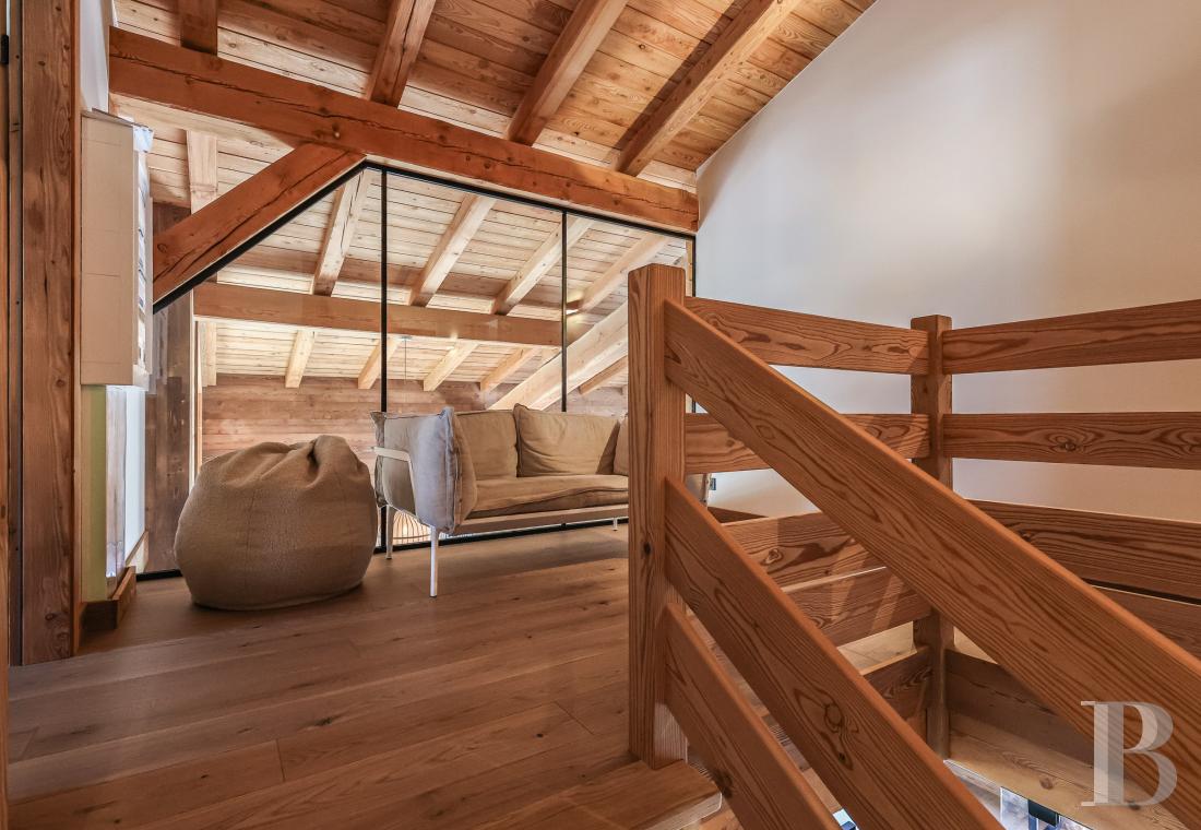 A spacious, recently built chalet with a traditional look in the hills above Megève in Haute-Savoie - photo  n°14