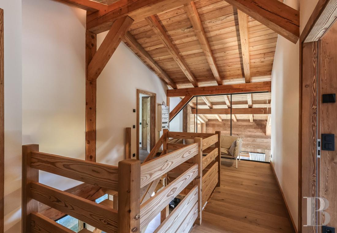 A spacious, recently built chalet with a traditional look in the hills above Megève in Haute-Savoie - photo  n°13