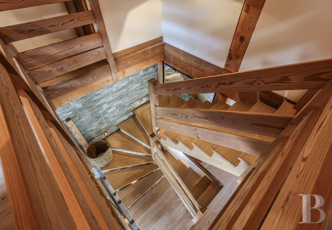 A spacious, recently built chalet with a traditional look in the hills above Megève in Haute-Savoie - photo  n°32