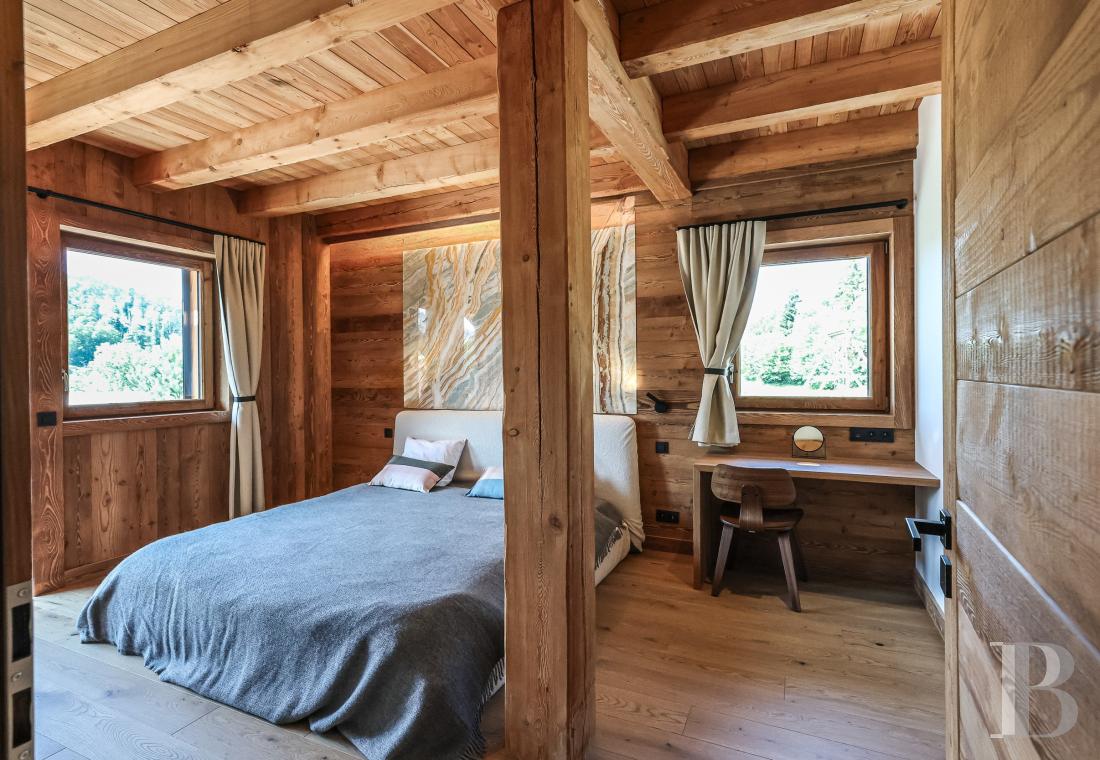 A spacious, recently built chalet with a traditional look in the hills above Megève in Haute-Savoie - photo  n°22