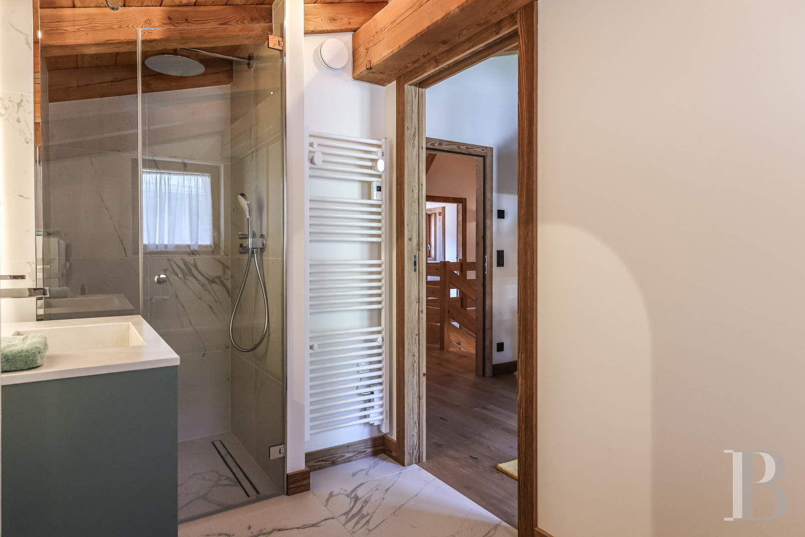 A spacious, recently built chalet with a traditional look in the hills above Megève in Haute-Savoie - photo  n°29