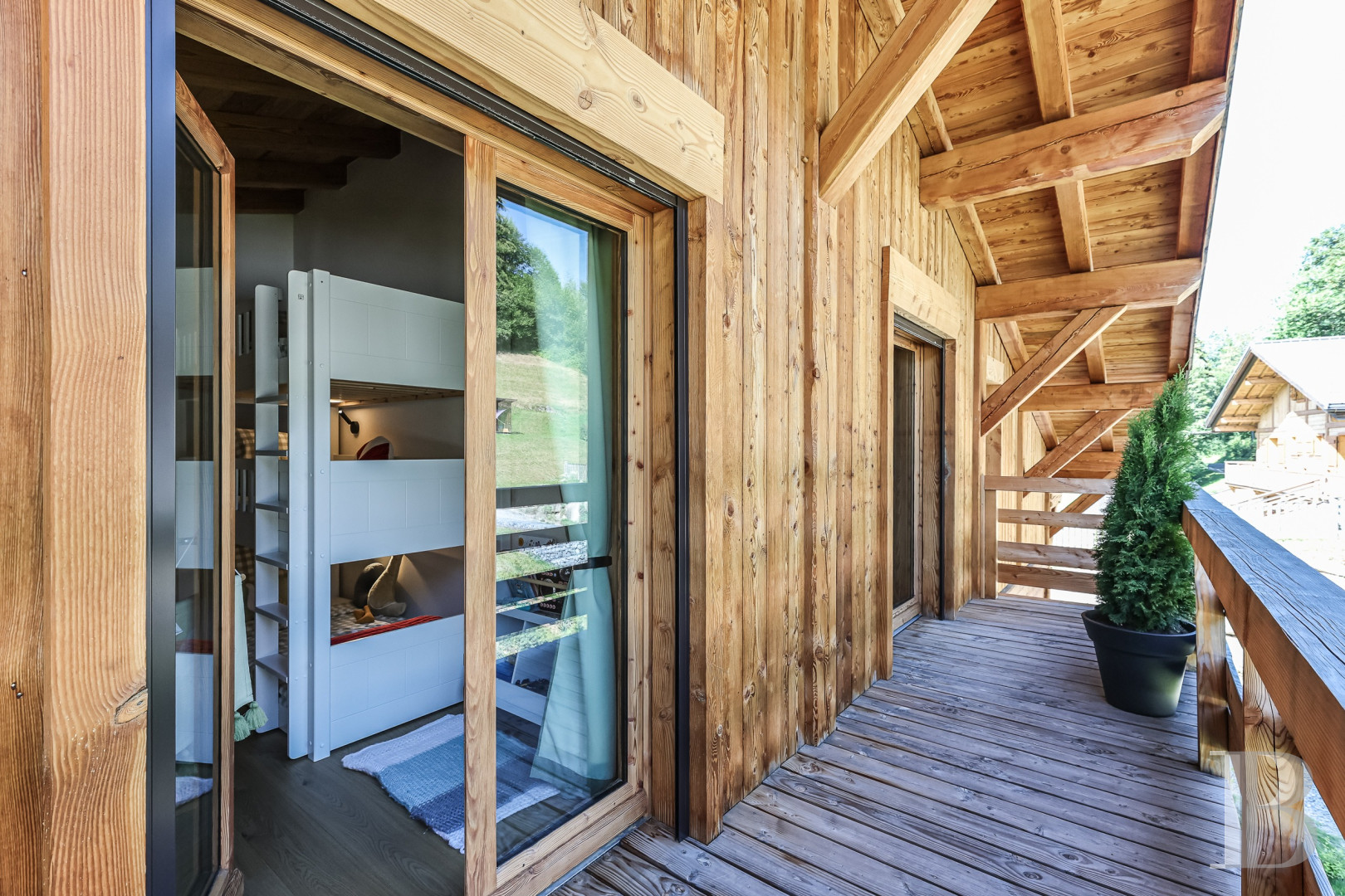 A spacious, recently built chalet with a traditional look in the hills above Megève in Haute-Savoie - photo  n°30
